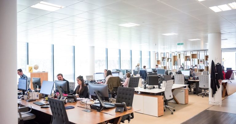 ✅ 2026년 1월 공장·창고 매매 1.4조 돌파! 3개월 연속 '빅딜' 행진, 시장의 '옥석 가리기' 심화 🏠