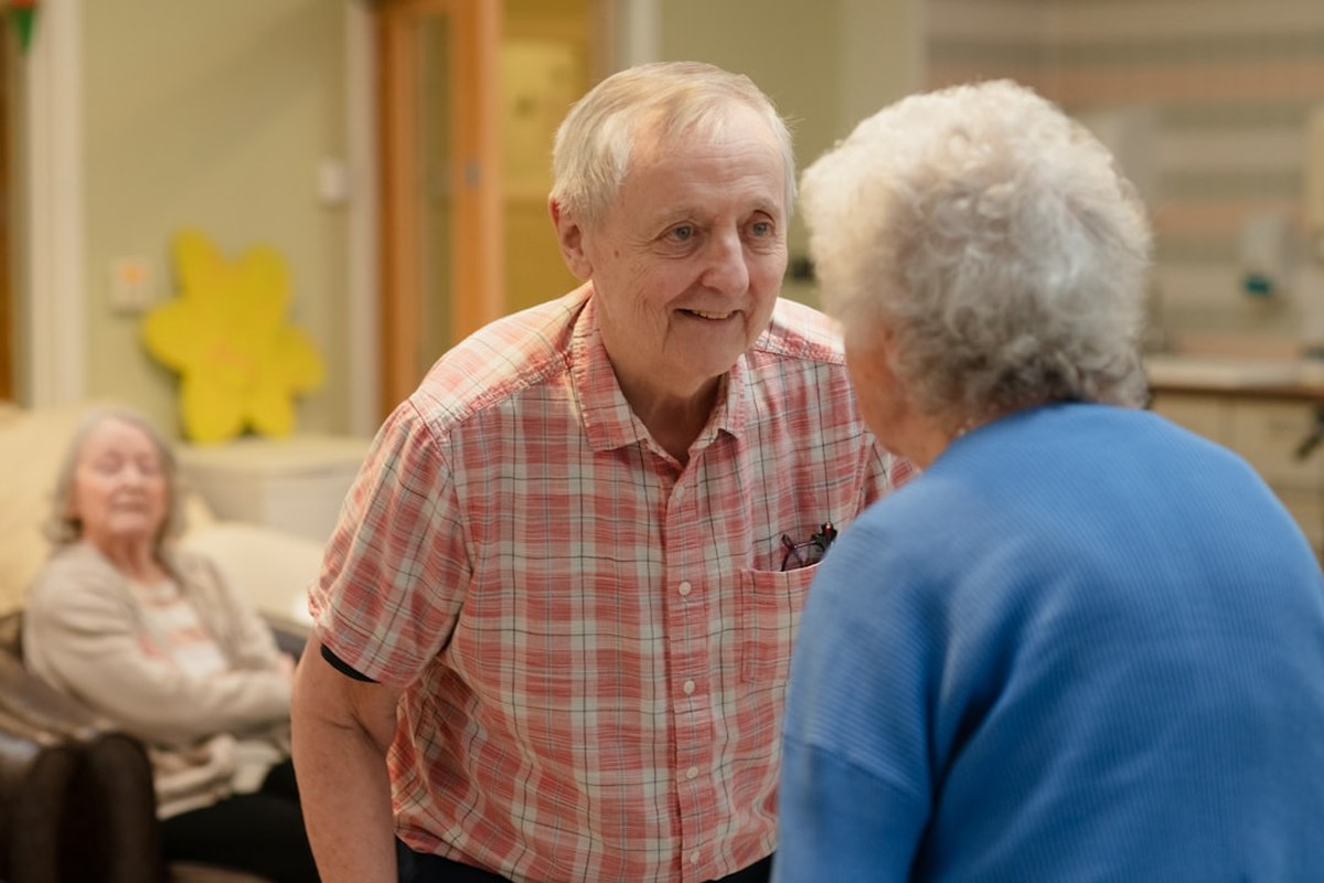 🏠 한신공영, 따뜻한 나눔 실천! 어르신 300분께 사랑의 무료 급식 지원 ✅ - 이미지 1