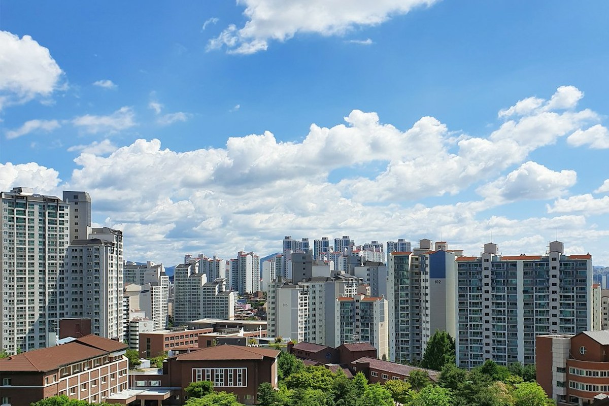 강남 3구 집값 하락 속 '한강변' 아파트 신고가 행진! 💡🏠 - 이미지 1