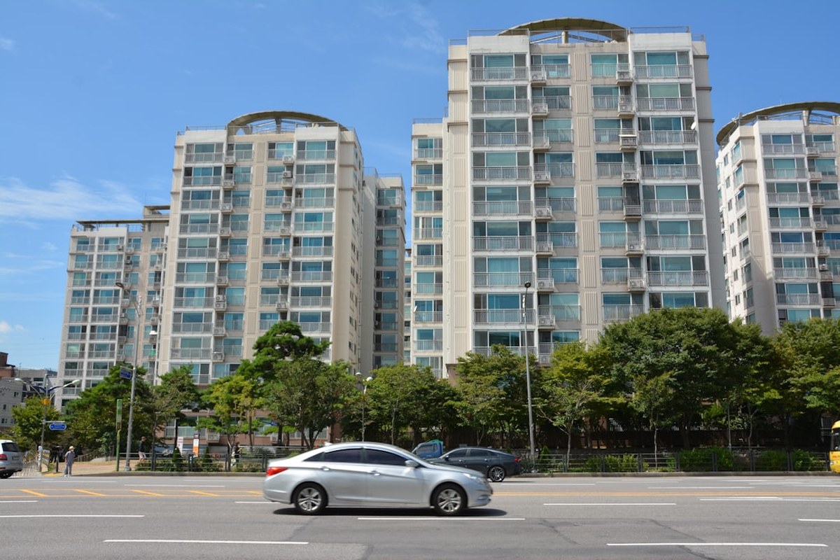 🏠 전세난에 지친 실수요자, '중저가' 아파트 매수 전환! 노도강·구로 집값 상승세 💡 - 이미지 1