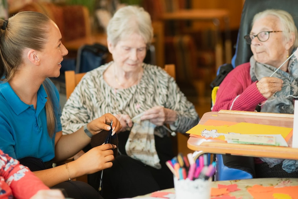 🏠 한신공영, 따뜻한 나눔 실천! 어르신 300분께 사랑의 무료 급식 지원 ✅ - 이미지 3