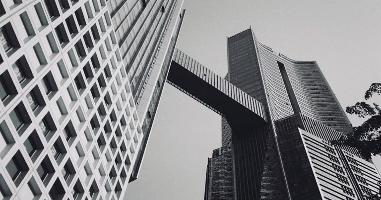 📈 서울 아파트 토지거래허가 신청 폭증! 69.7% 증가에도 가격은 왜 내렸을까? 🏠