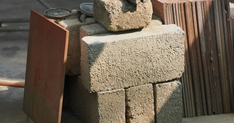 🏗️ 5월 건설 현장 '초비상'! 중동발 자재값 폭등, 공사 중단 위기? 🚨