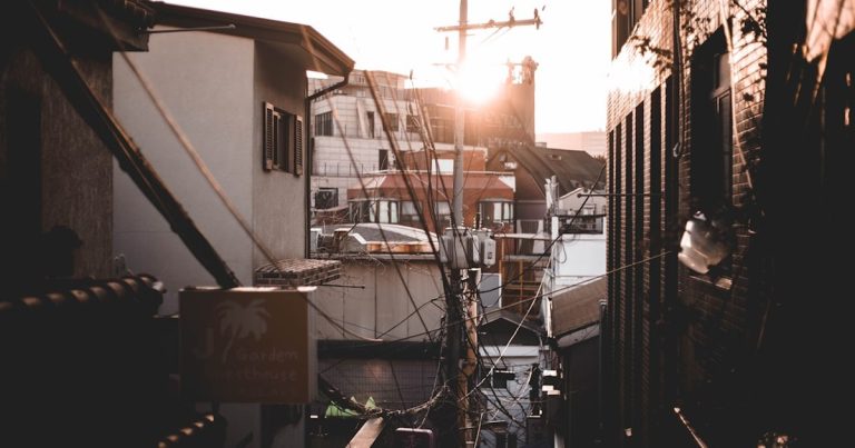 🏠 서울 도시형 생활주택 인허가 3.5배 급증! 규제 완화와 수요 증가, 미래는? ✅