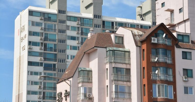 🏠 전세난에 지친 실수요자, '중저가' 아파트 매수 전환! 노도강·구로 집값 상승세 💡