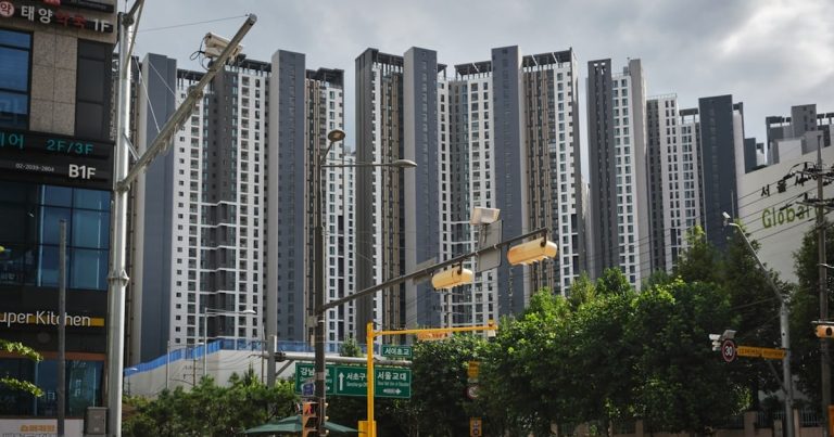 🏠 강남 아파트값 '숨 고르기' vs 동대문·강서·강북 '고공행진'… 서울 집값 양극화 심화? 💡