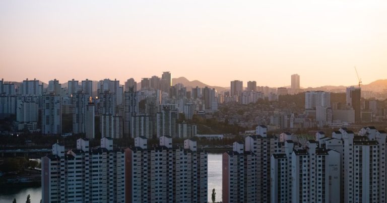 🏠 전세난 심화! 갱신권 대신 '더 내고' 재계약? 세입자들의 속마음은? ✅